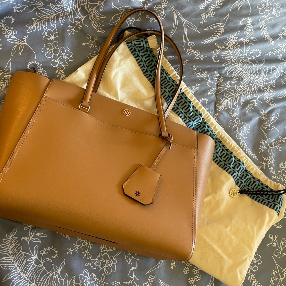 ⭐️SOLD⭐️Tory Burch Parker Leather Tote